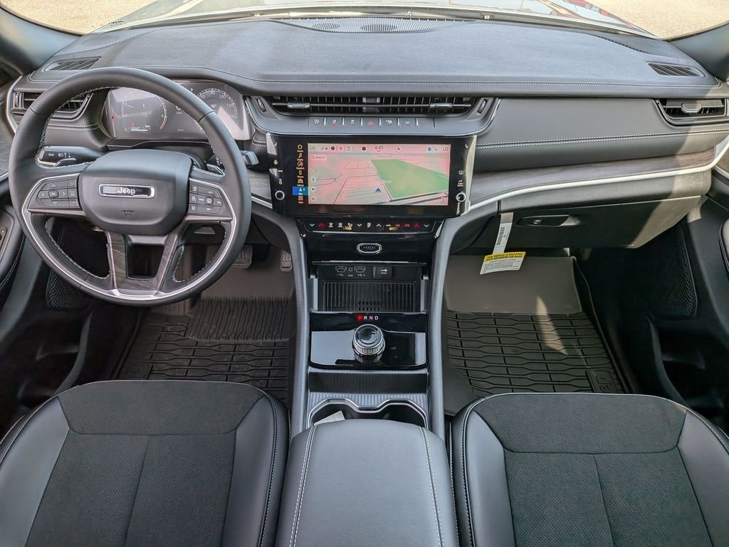 New 2026 Silver Zynith Exterior Paint Jeep Altitude image 25