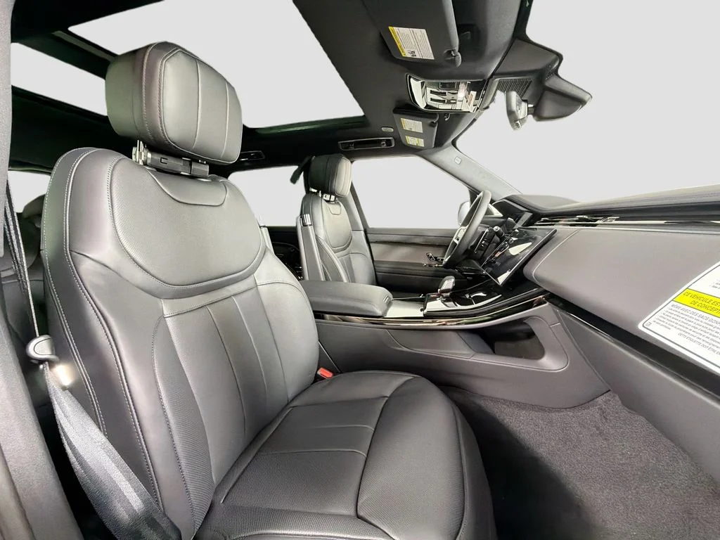 New 2026 Carpathian Grey Land Rover SE image 30
