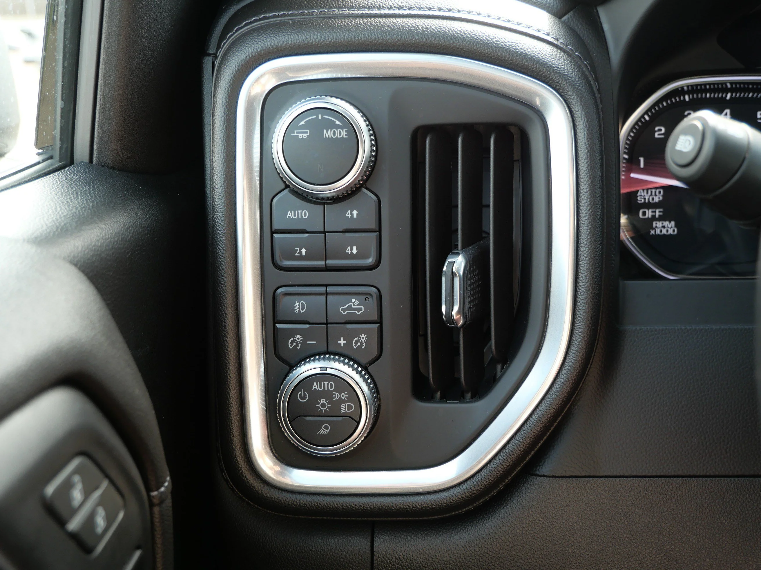 Certified Used 2020 Carbon Black Metallic GMC SLT image 26