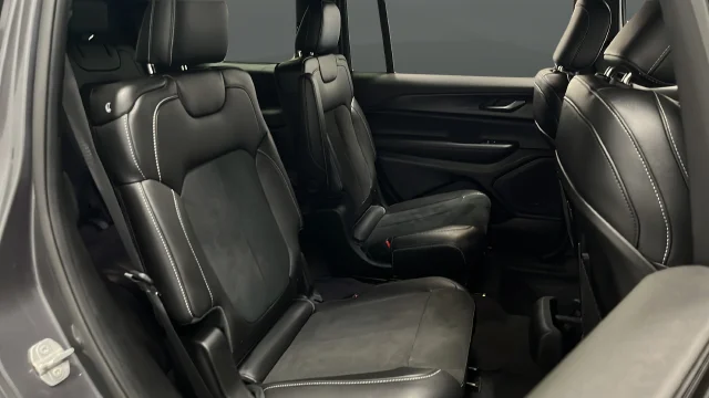 Used 2024 Gray Metallic Jeep Altitude image 25