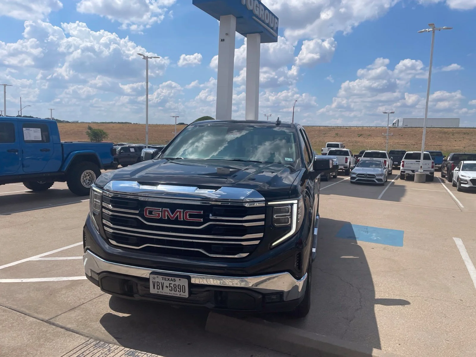Used 2023 ONYX BLACK GMC SLT image 20
