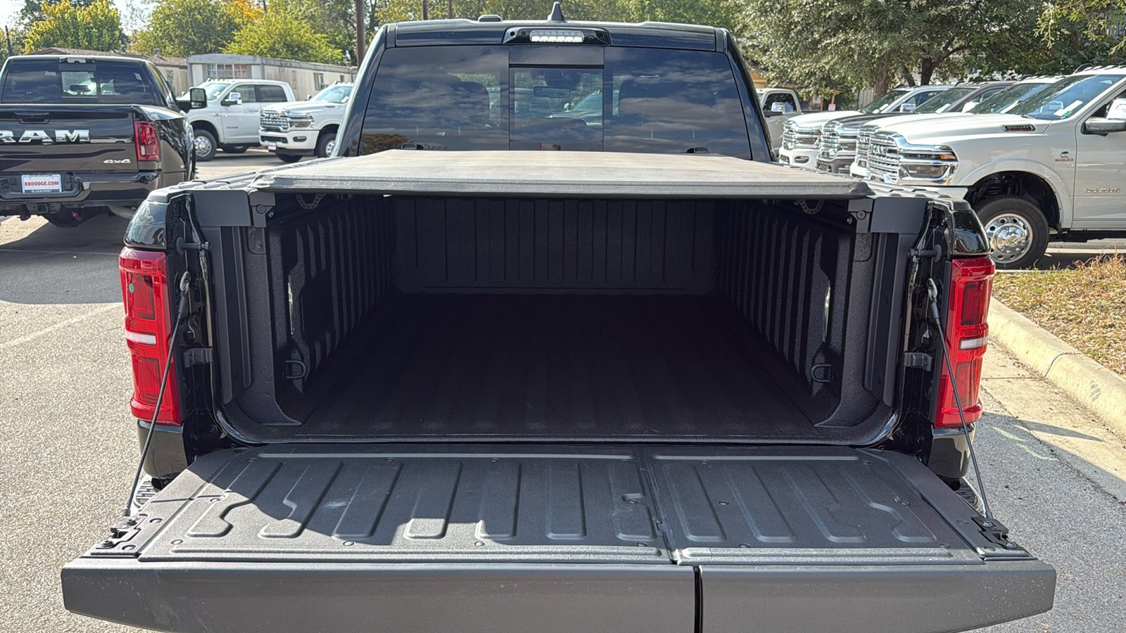 New 2026 Diamond Black Crystal Pearl-Coat Exterior Paint RAM Limited image 5