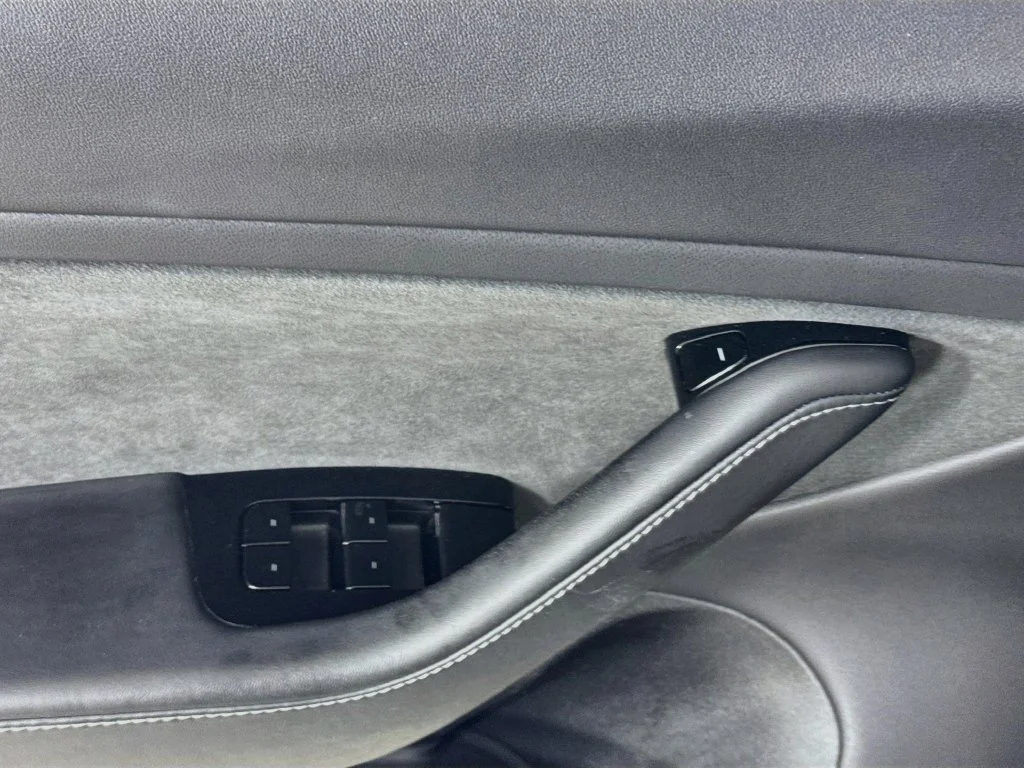 Used 2019 Solid Black Tesla Long Range image 22