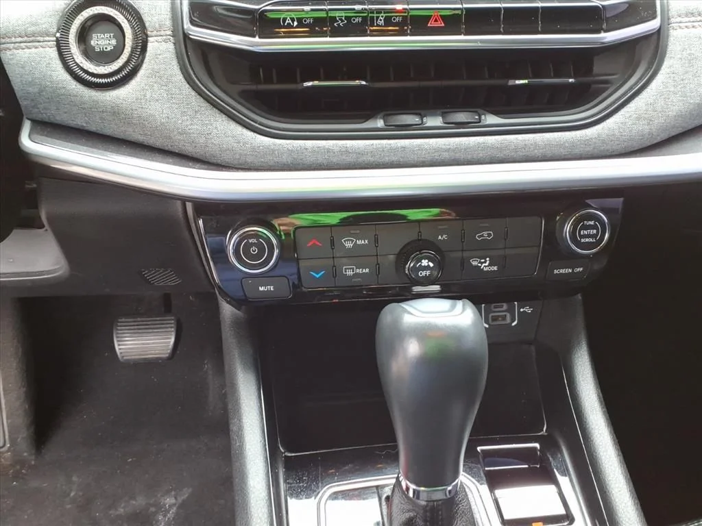 Used 2022 Laser Blue Jeep Latitude Lux image 20