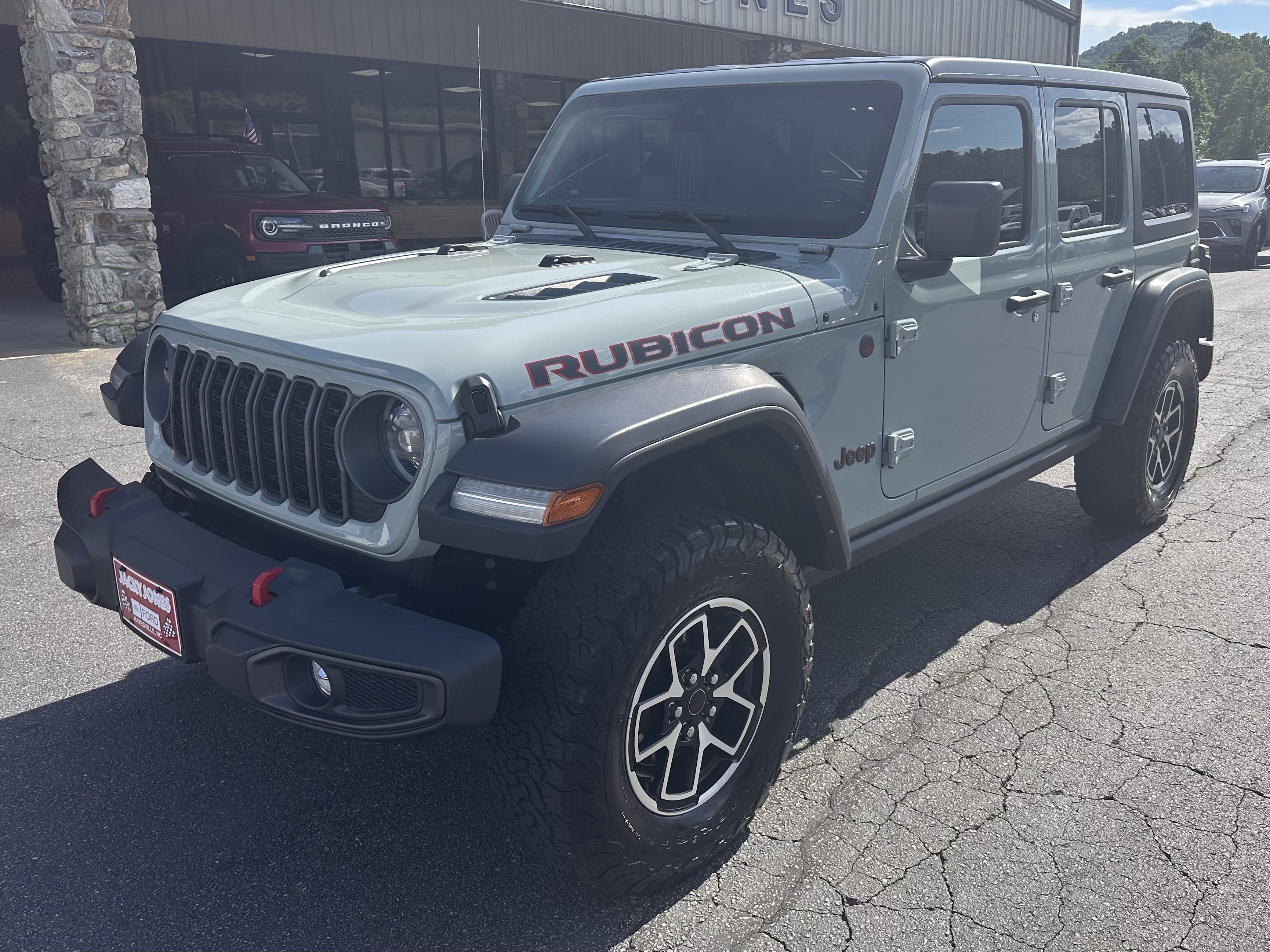 Certified Used 2024 Earl Clearcoat Jeep Rubicon image 2