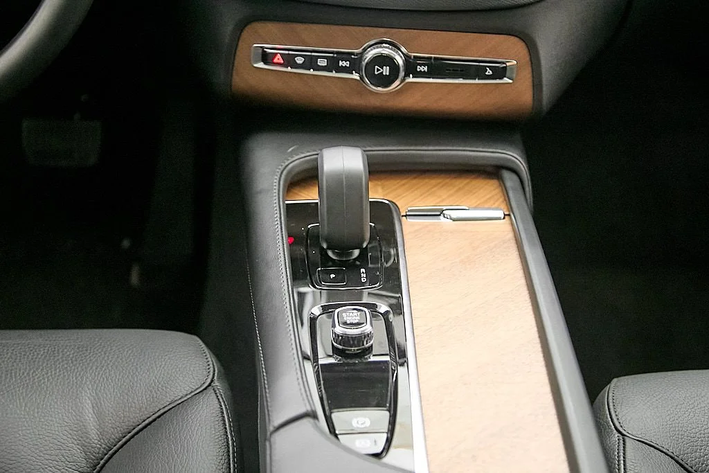 Certified Used 2023 Crystal White Volvo Core image 31