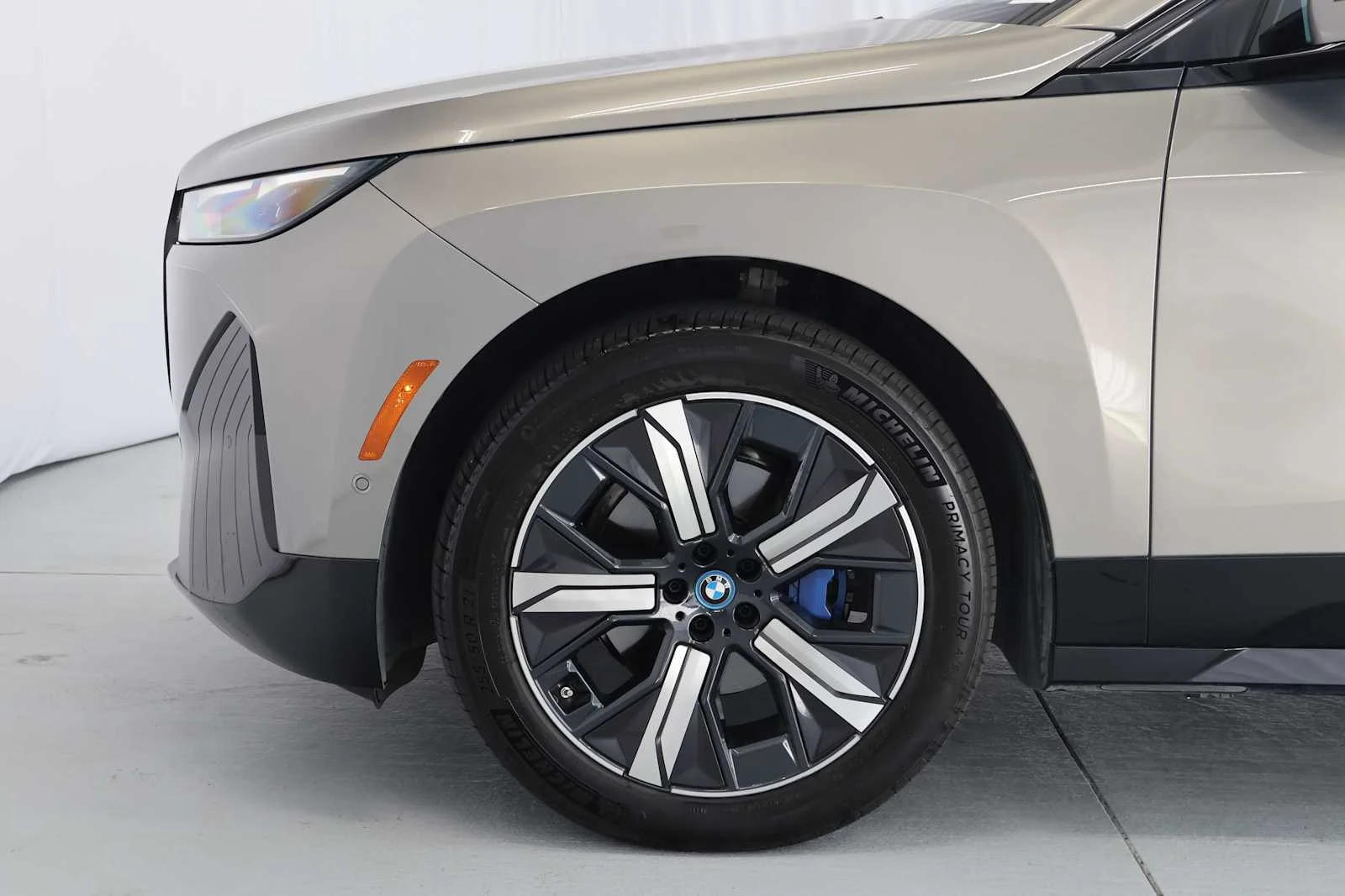 Certified Used 2024 Oxide Grey Metallic BMW xDrive50 image 8