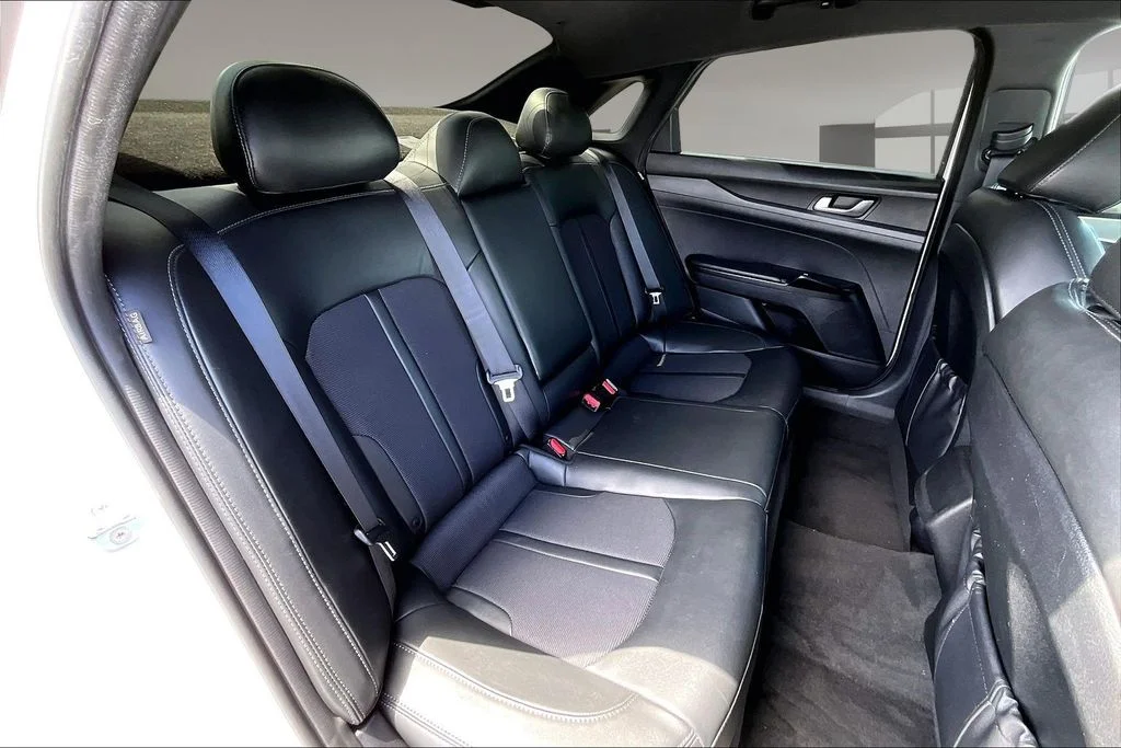 Used 2022 White Kia GT-Line image 23