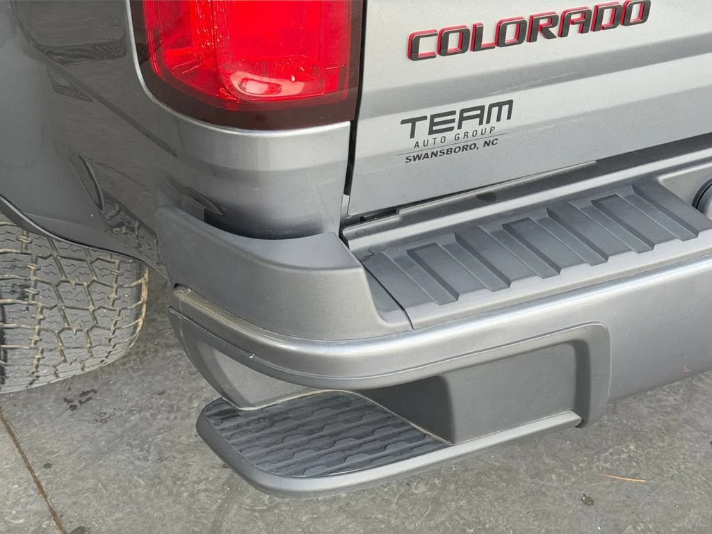 Used 2021 SATIN STEEL METALLIC Chevrolet 4WD LT image 26