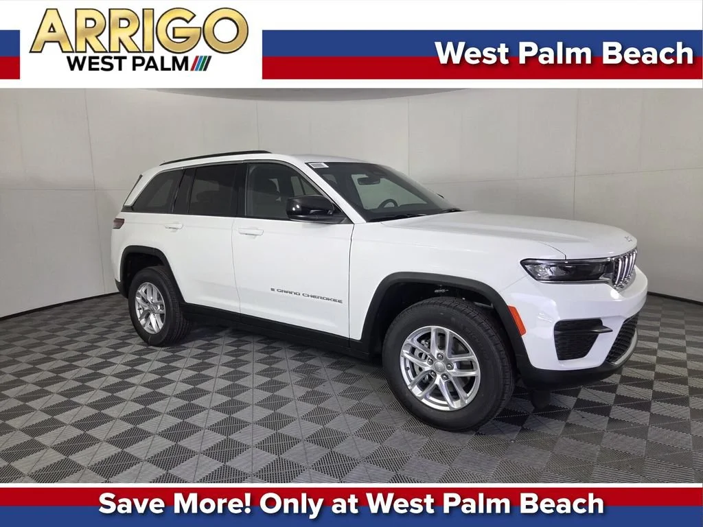 New 2026 Bright White Clear-Coat Exterior Paint Jeep Laredo X image 1