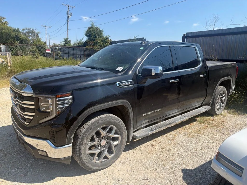 Used 2025 Black GMC SLT image 8