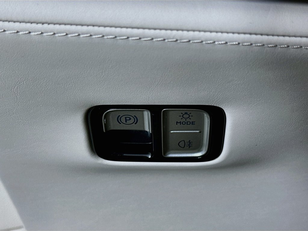 New 2027 MANUFAKTUR Moonlight White Metallic Mercedes-Benz S 580 image 10