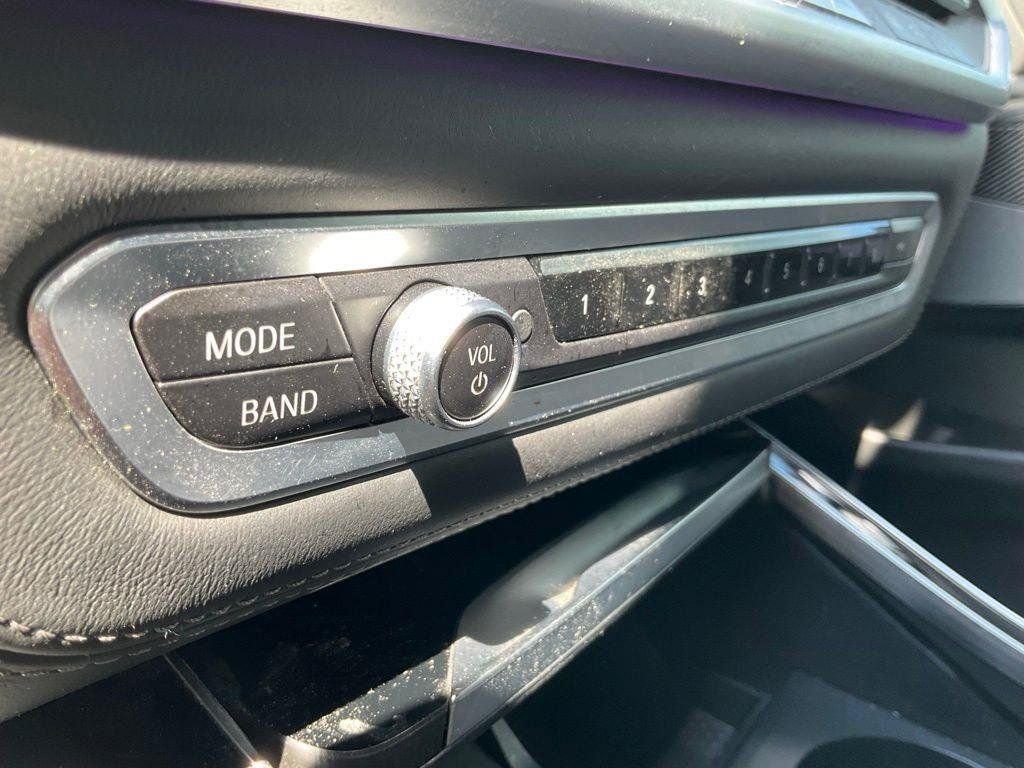 Used 2022 Black BMW xDrive40i image 7