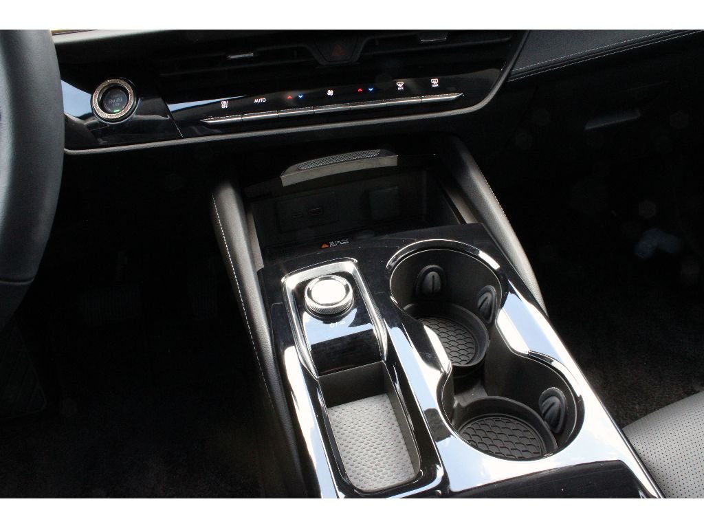 Used 2024 White Frost Tricoat Buick Avenir image 7