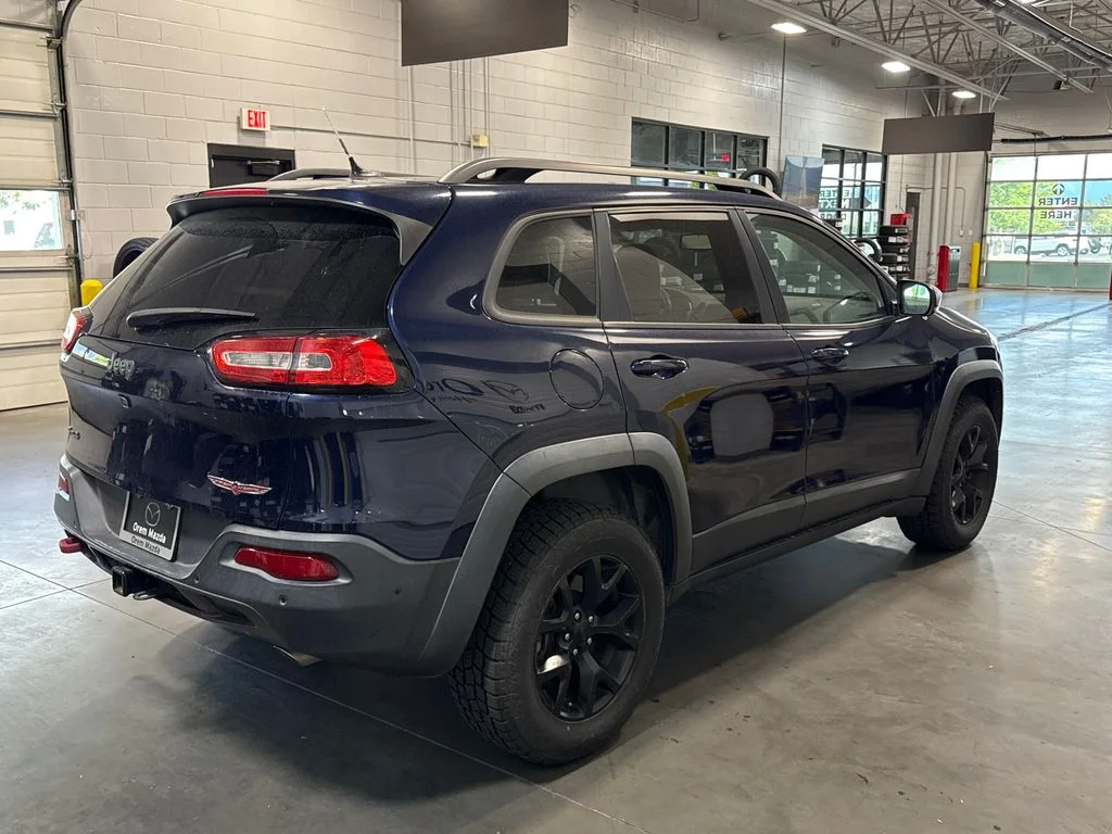 Used 2015 Blue Jeep Trailhawk image 4