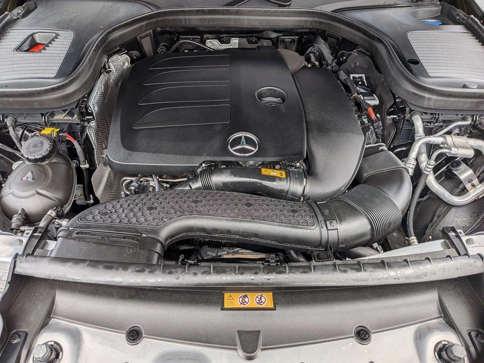 Used 2022 Obsidian Black Metallic Mercedes-Benz GLC 300 image 25