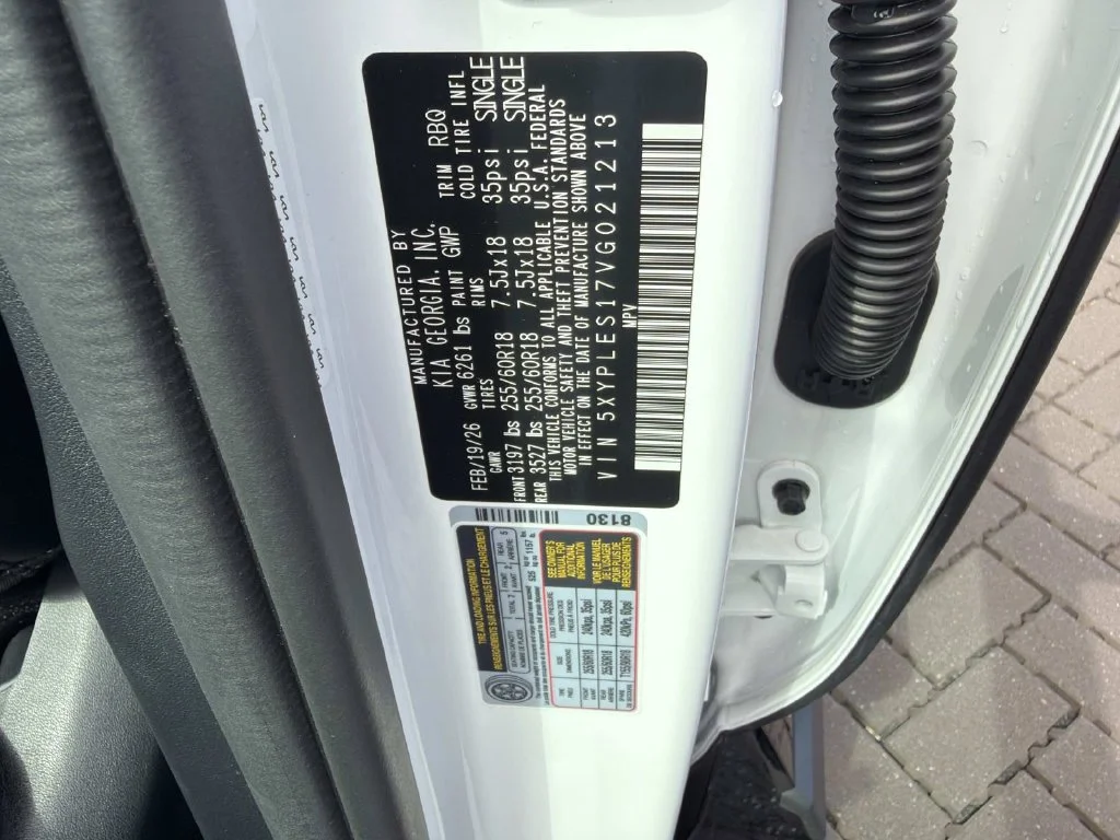 Used 2027 White Kia X-Pro SX-Prestige image 32