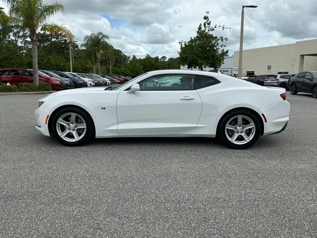 Used 2023 White Chevrolet 1LT image 4