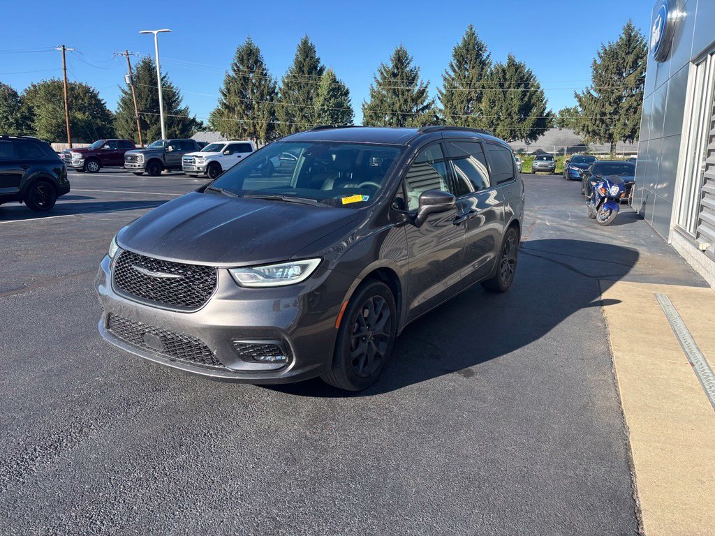 Used 2022 Gray Chrysler Touring L image 2