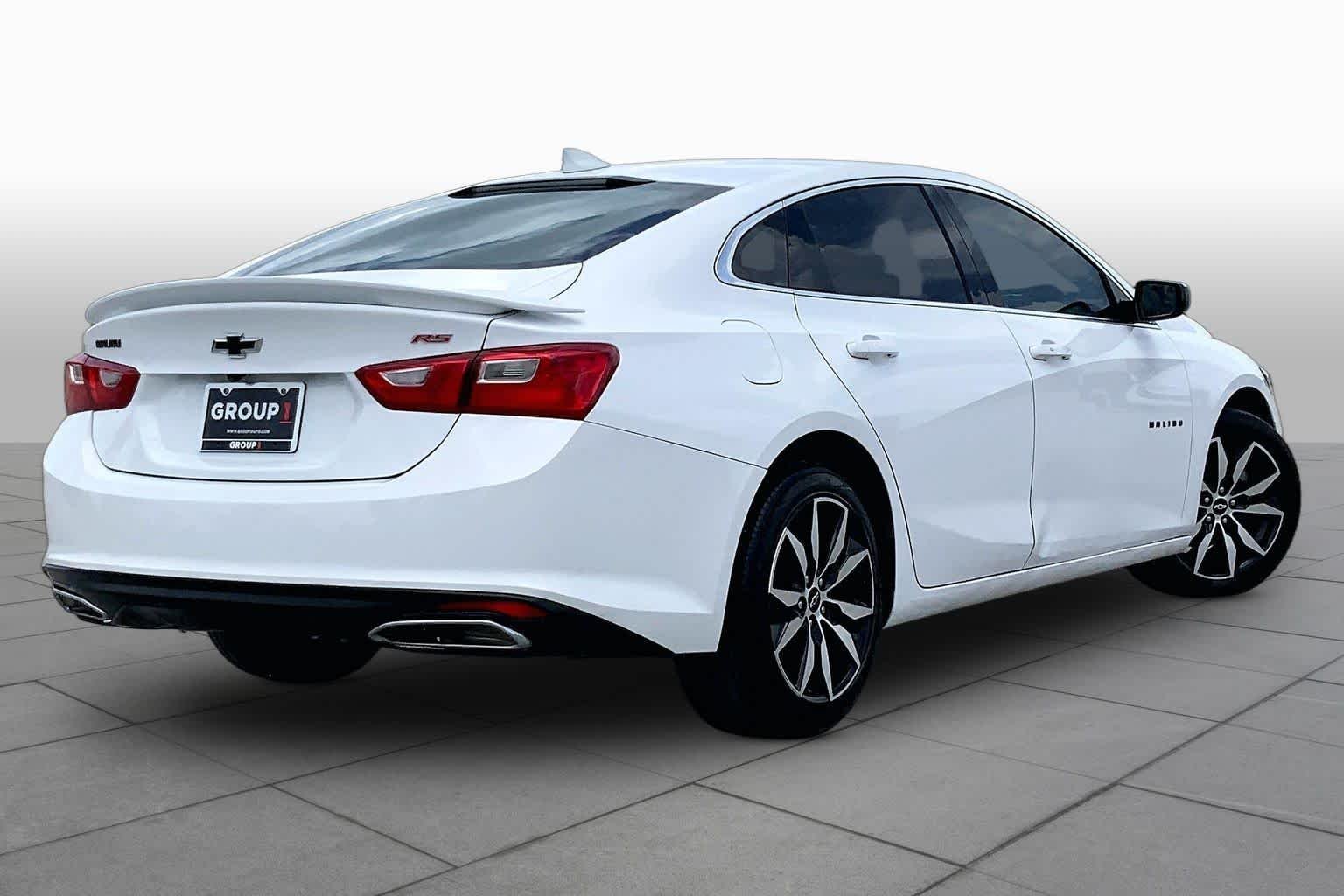 Used 2022 Summit White Chevrolet RS image 13