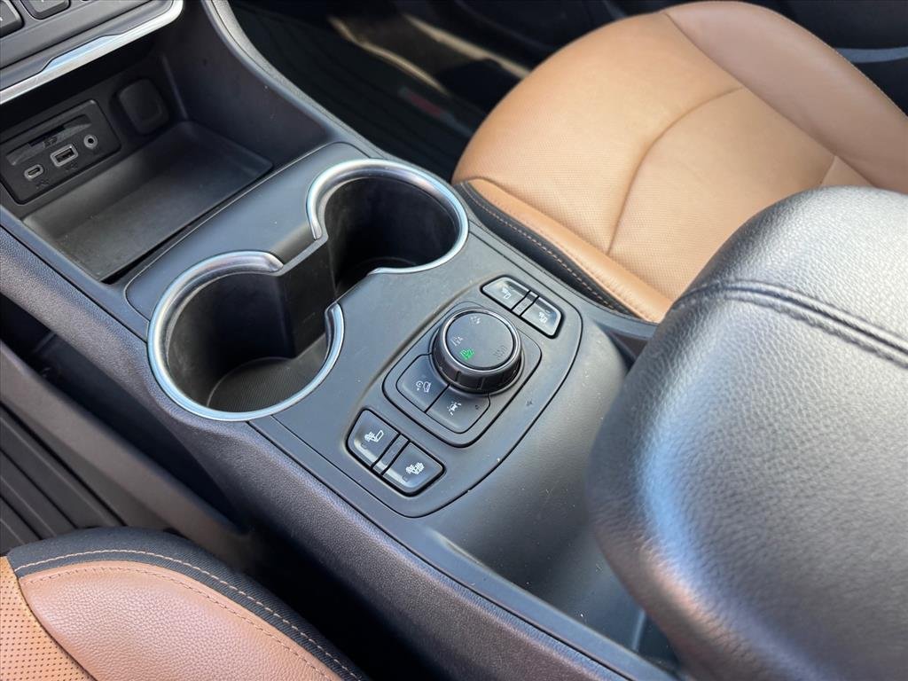 Used 2020 SUMMIT WHITE GMC SLT image 20