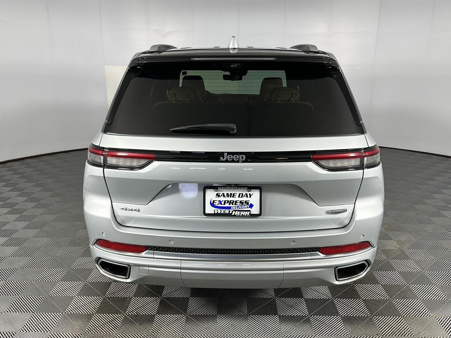 Used 2023 SILVER ZYNITH Jeep SUMMIT image 12