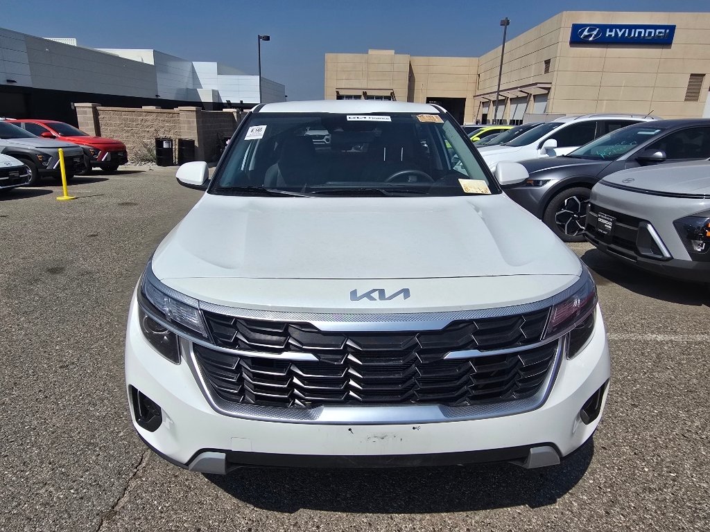 Used 2026 Snow White Pearl Kia LX image 8
