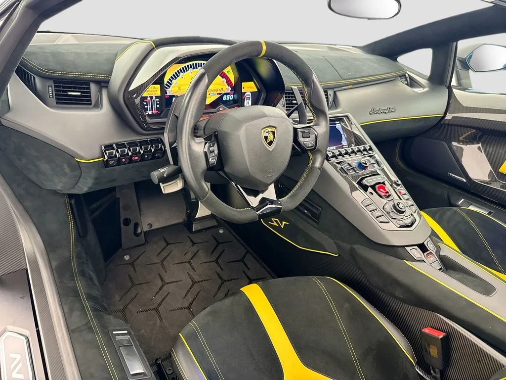 2017 Lamborghini Aventador Superveloce - Photo 9