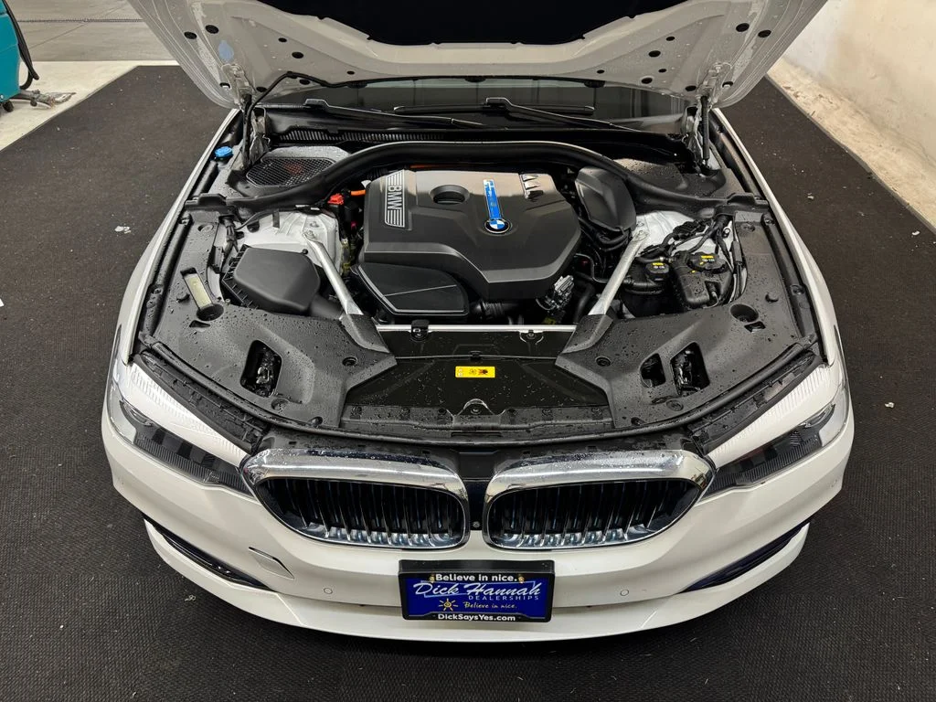 Used 2019 White BMW 530e iPerformance image 10