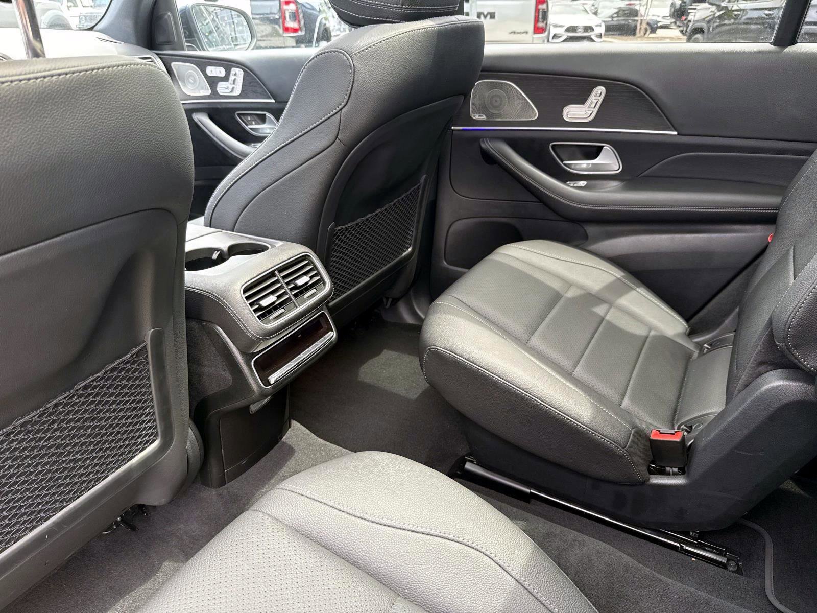 Certified Used 2025 Obsidian Black Metallic Mercedes-Benz 450 image 16