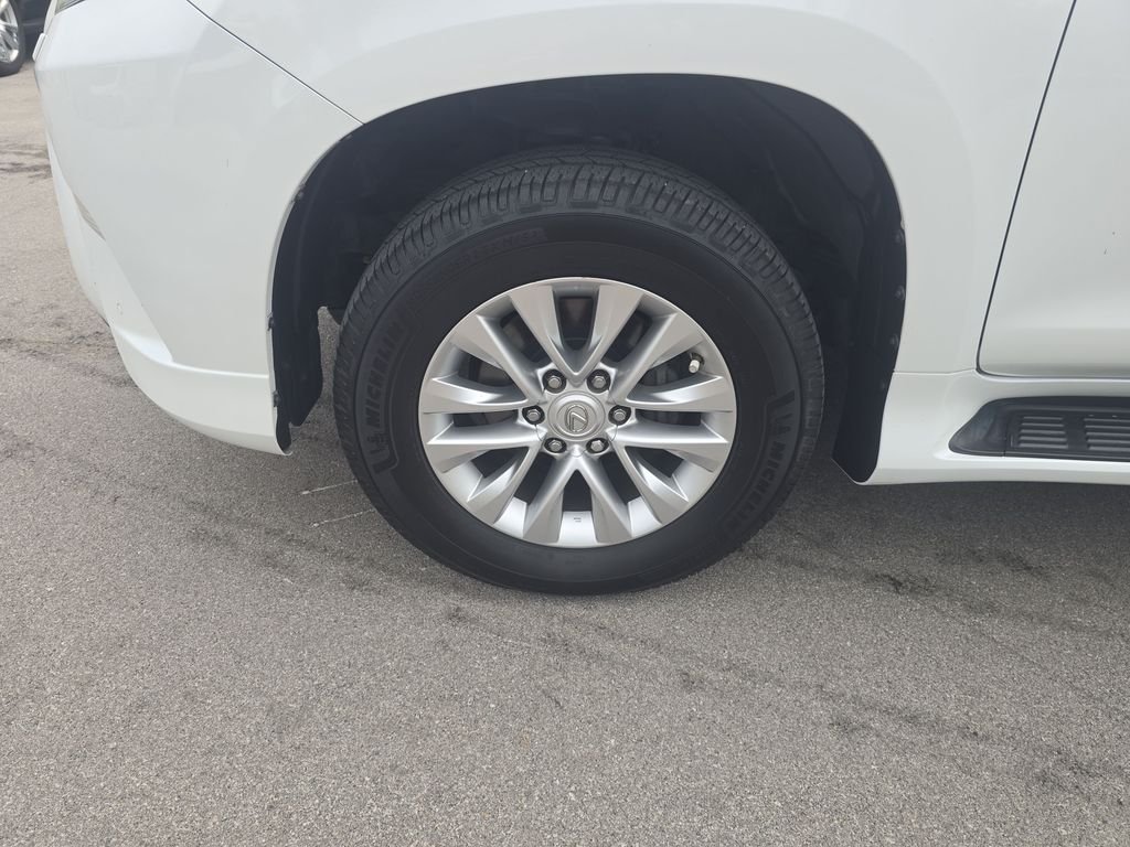 Used 2021 White Lexus 460 image 10