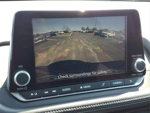 Used 2024  Nissan S image 6