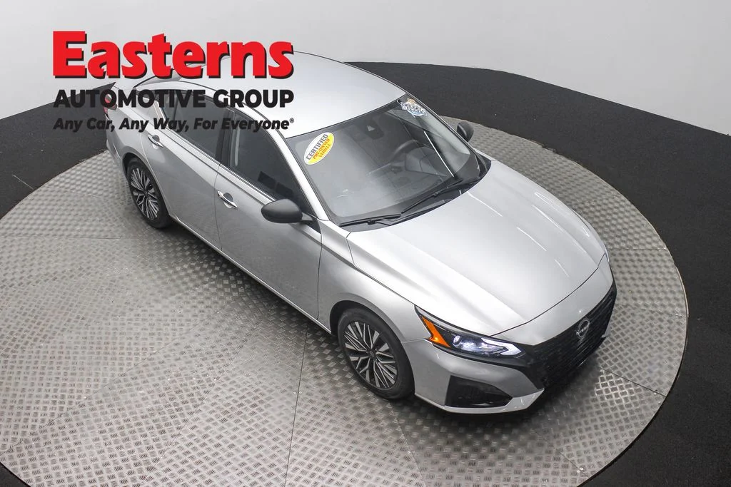 Used 2023 Silver Nissan 2.5 SR image 3