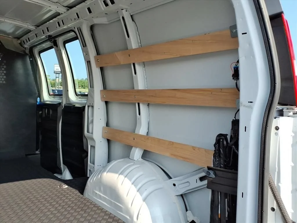 Used 2025 Summit White Chevrolet WT image 20
