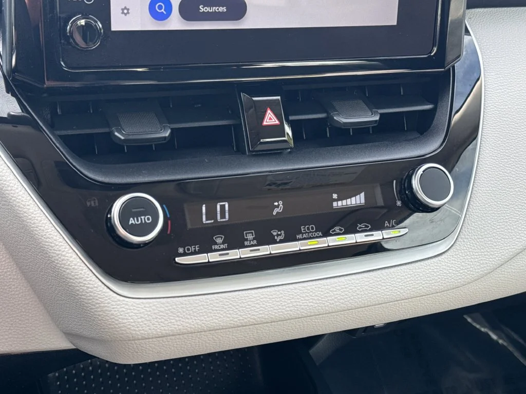 Used 2025  Toyota LE image 24