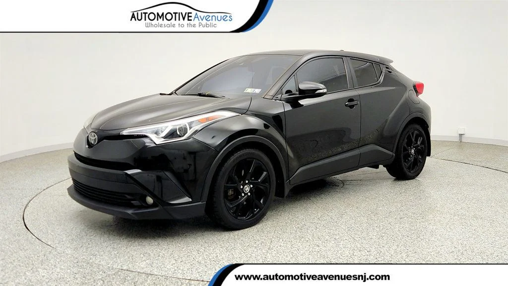 2018 Toyota C-HR XLE Premium's photo