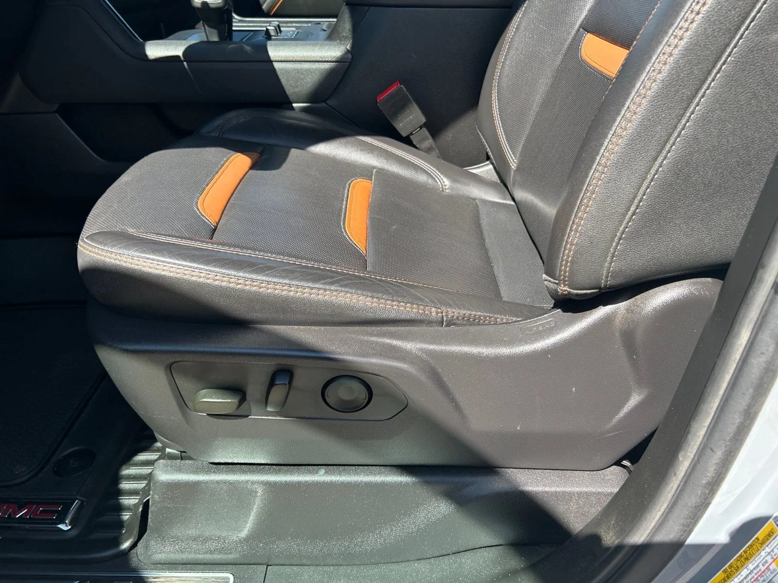 Used 2024 Gray GMC AT4 Crew Cab image 15