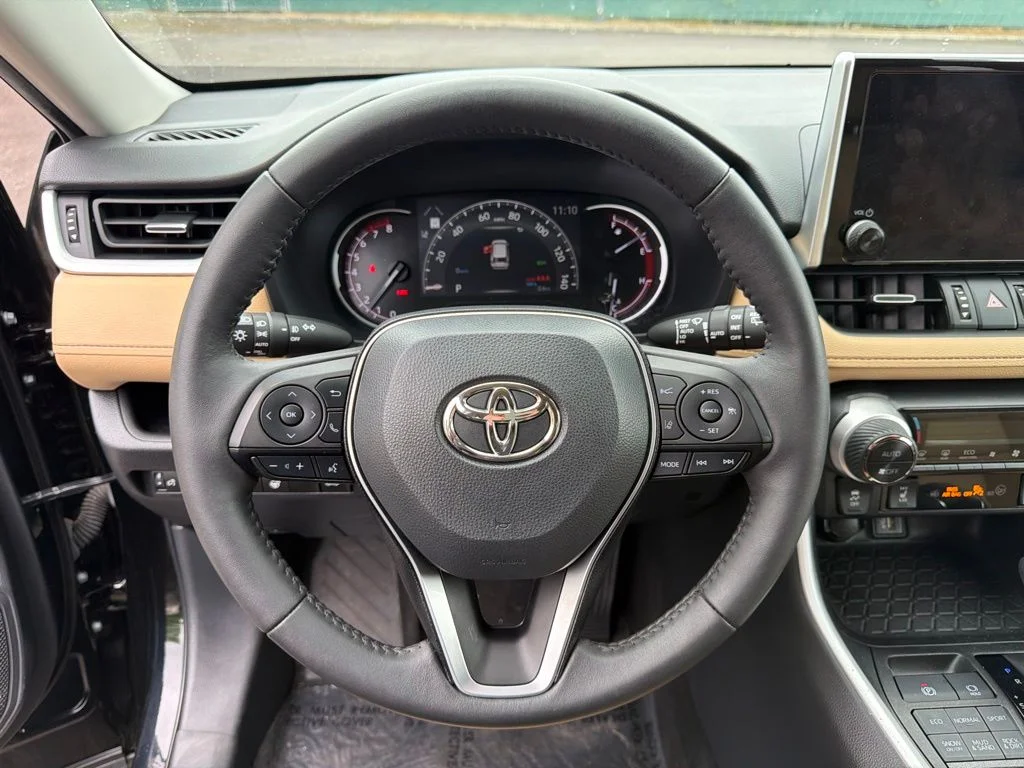 Used 2023 Midnight Black Metallic Toyota XLE Premium image 21