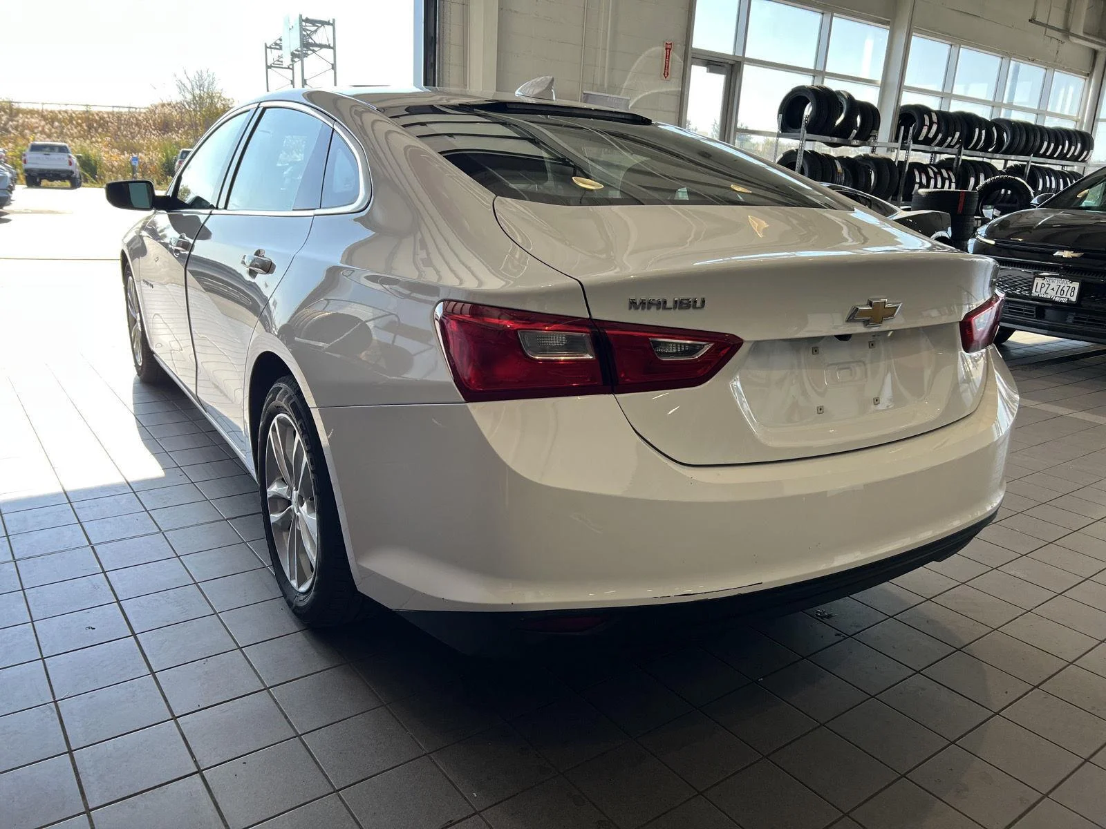 Used 2018 Summit White Chevrolet LT image 5