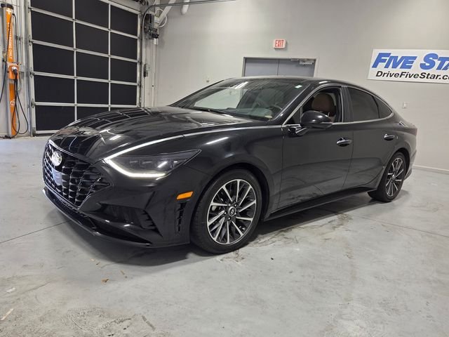 Used 2020 Black Hyundai Limited image 3
