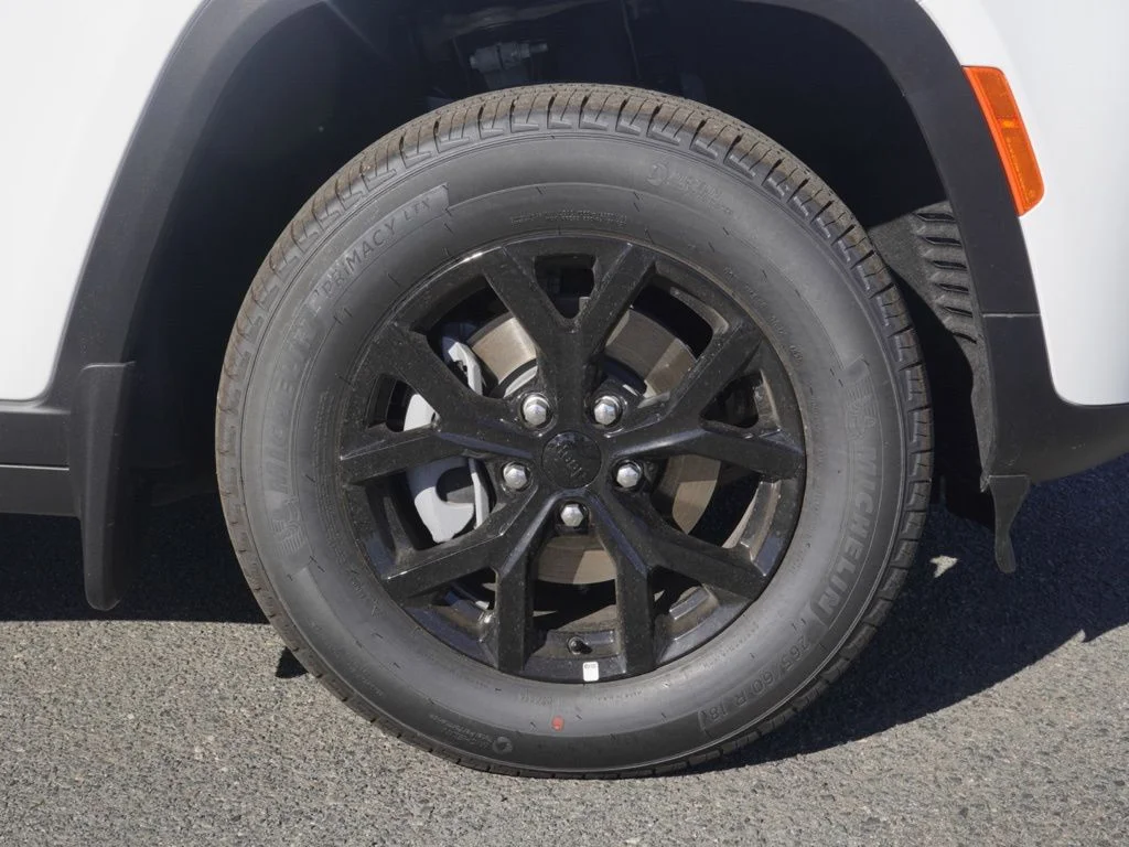 New 2026 Bright White Clearcoat Jeep Altitude image 9