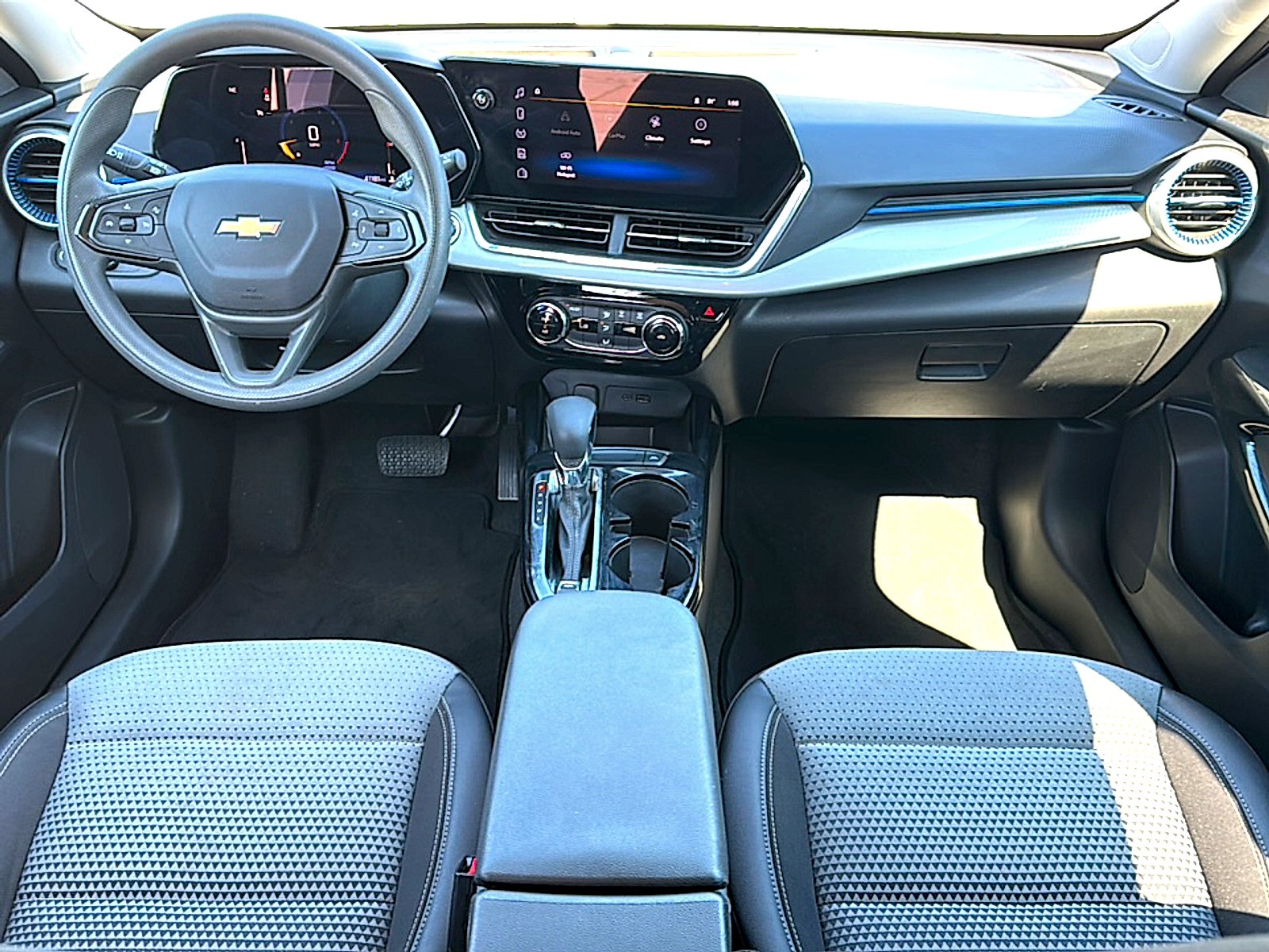 Used 2025 Summit White Chevrolet FWD LT image 20