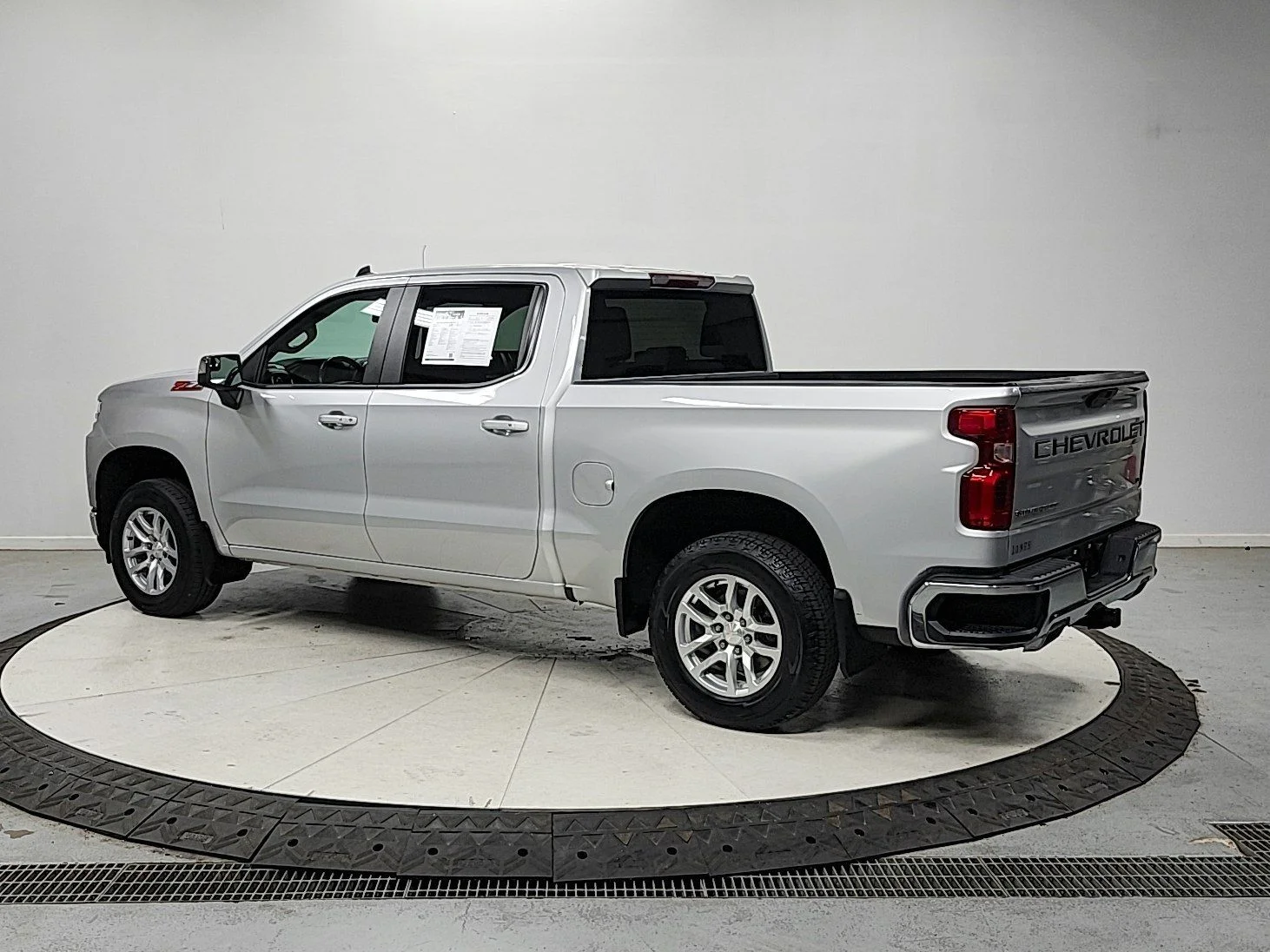 Used 2019 Silver Chevrolet LT image 5