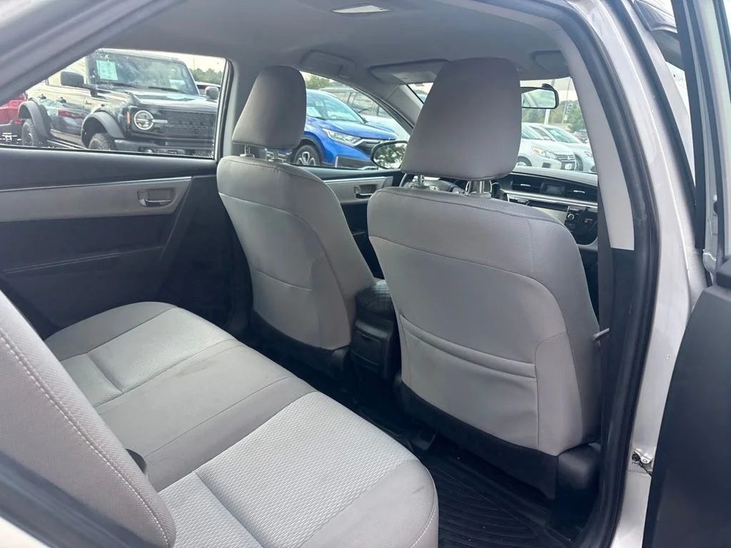 Used 2016 Silver Toyota LE image 27