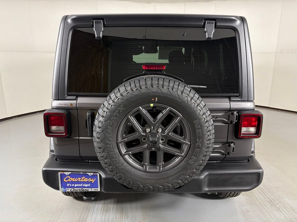 New 2026 Granite Crystal Metallic Clearcoat Jeep Sport S image 7