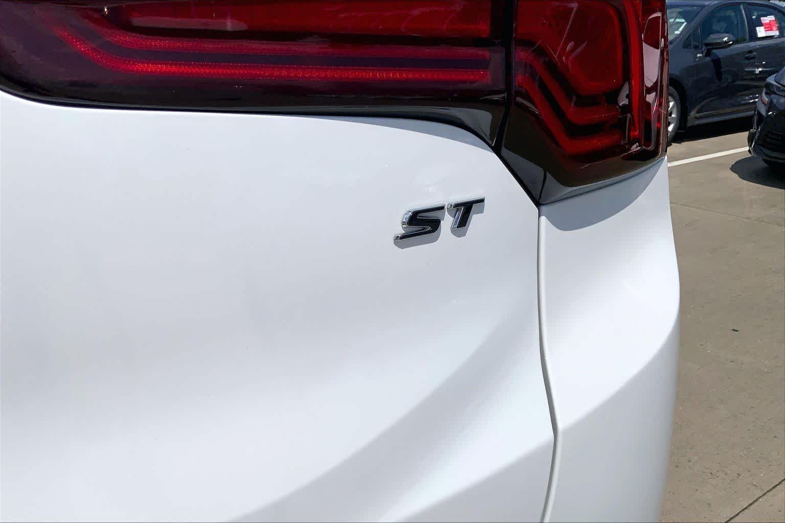 Used 2024 Summit White Buick Sport Touring image 10