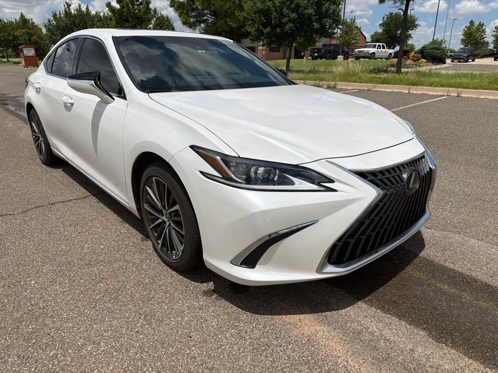 Used 2025 White Lexus 350 image 3
