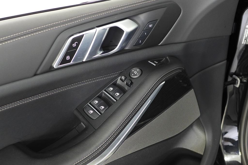 Used 2024 Black Sapphire Metallic BMW sDrive40i image 12