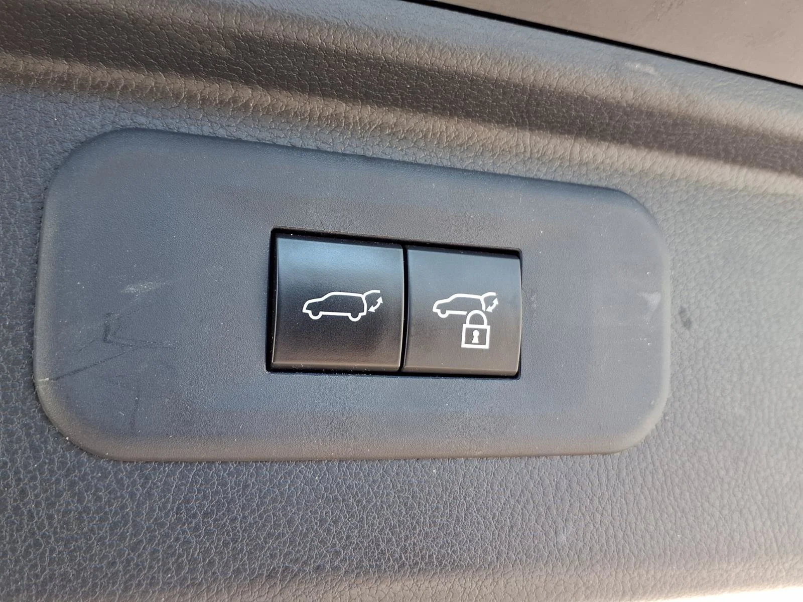 Used 2025 Midnight Black Metallic Toyota XLE image 26