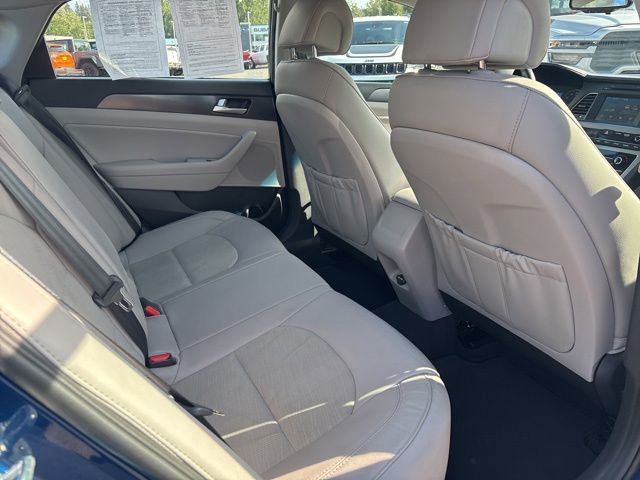 Used 2017 Lakeside Blue Hyundai Sport image 12